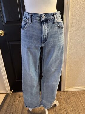 Silver Jeans Woman’s Relaxed Straight Light Blue Denim